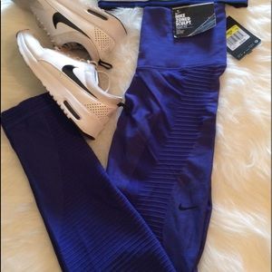 Nike Zoned Sculpt Leggings
